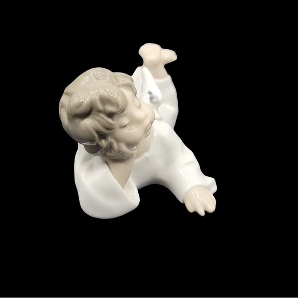 Lladro Angel Laying Down - Picture 4 of 4